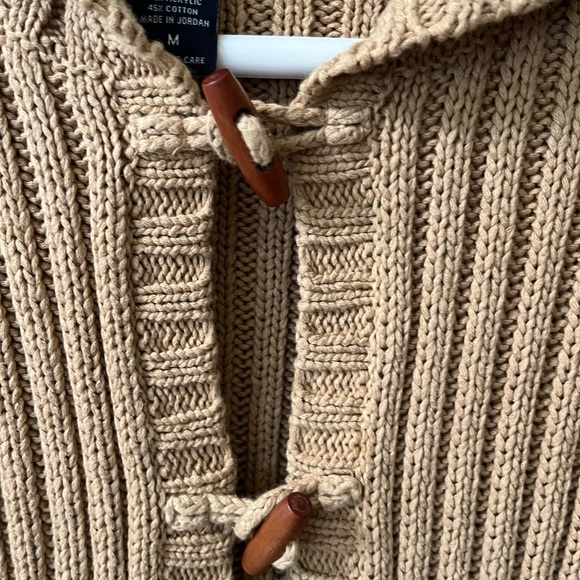 Abercrombie & Fitch tan sweater with toggle clasp M - Picture 6 of 8